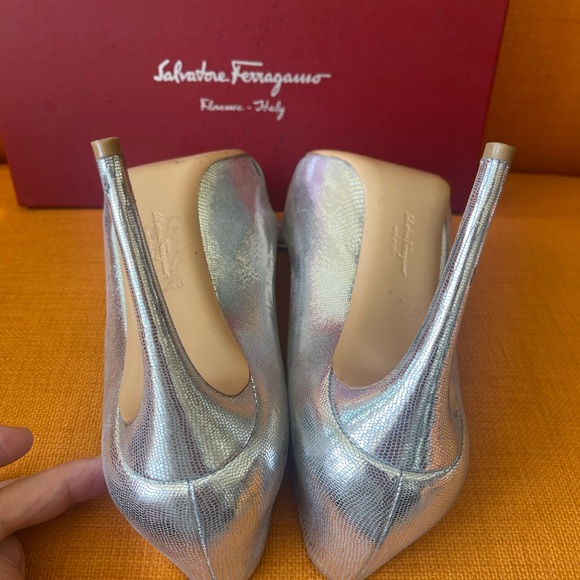 SALVATORE FERRAGAMO HEELS - Picture 6 of 10